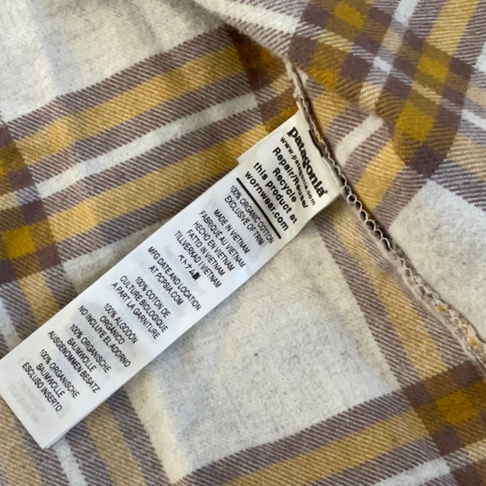 Patagonia Beige and Yellow Plaid Women’s Shirt - Picture 4 of 5